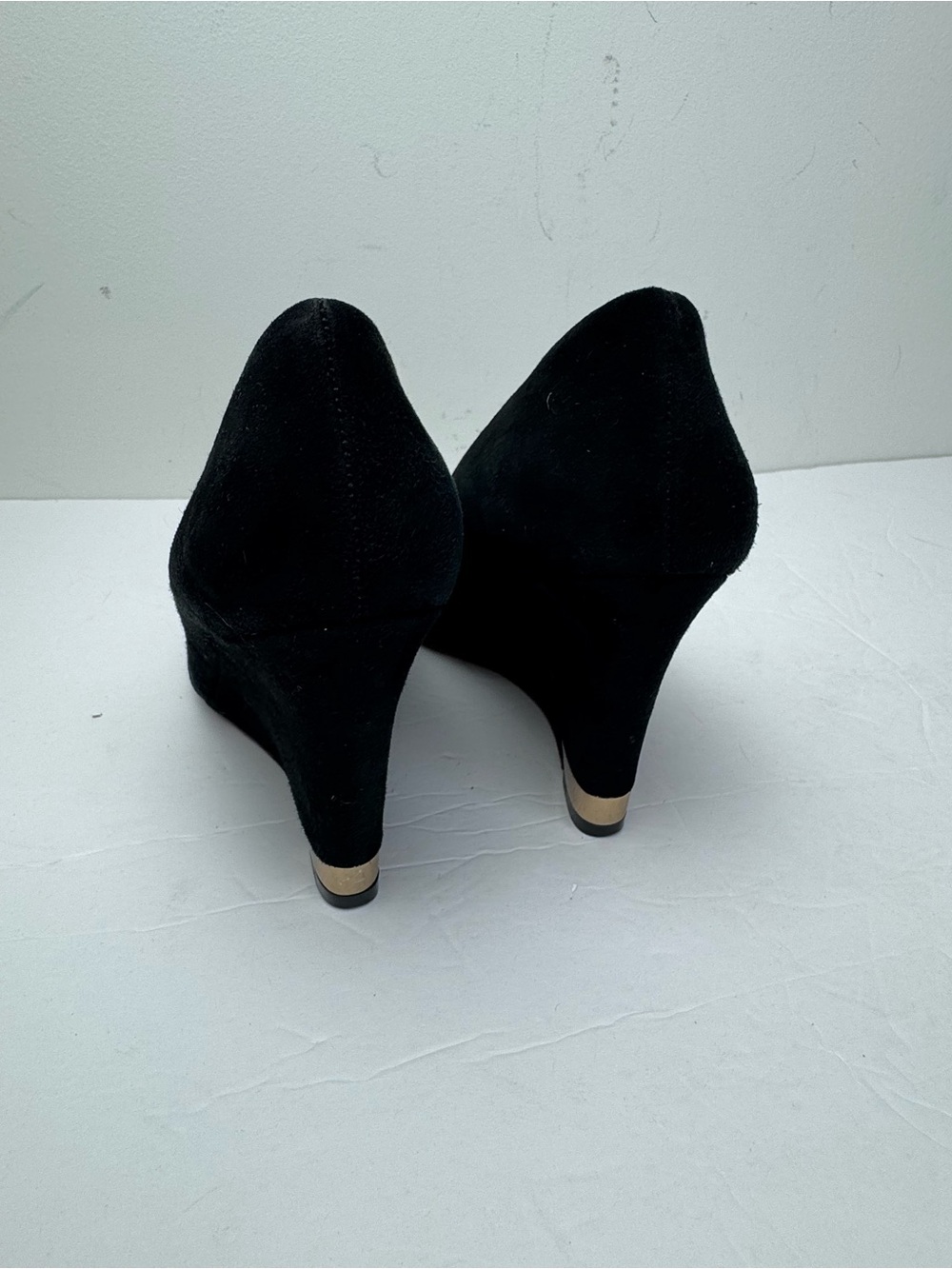 Tory Burch Astoria Wedge Pumps in Black Suede Size 6.5 - Picture 6 of 8